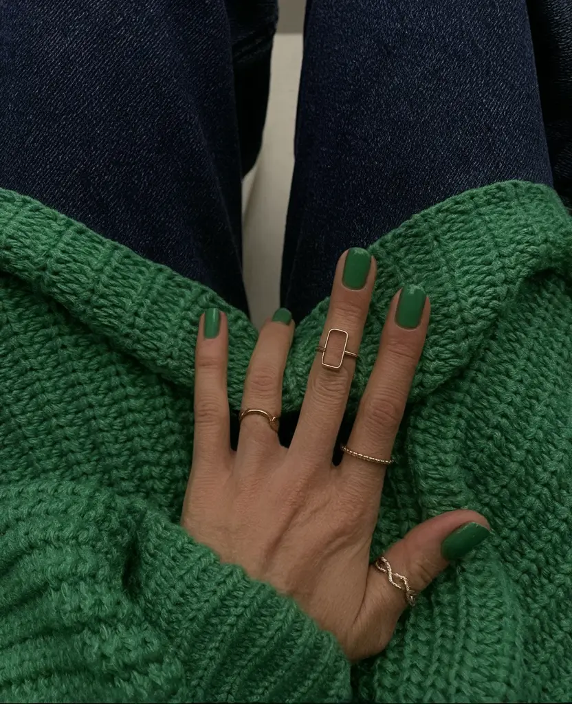 Fall Color Nails: Trendy Shades 2025 — Best Manicure Colors for Cozy Season