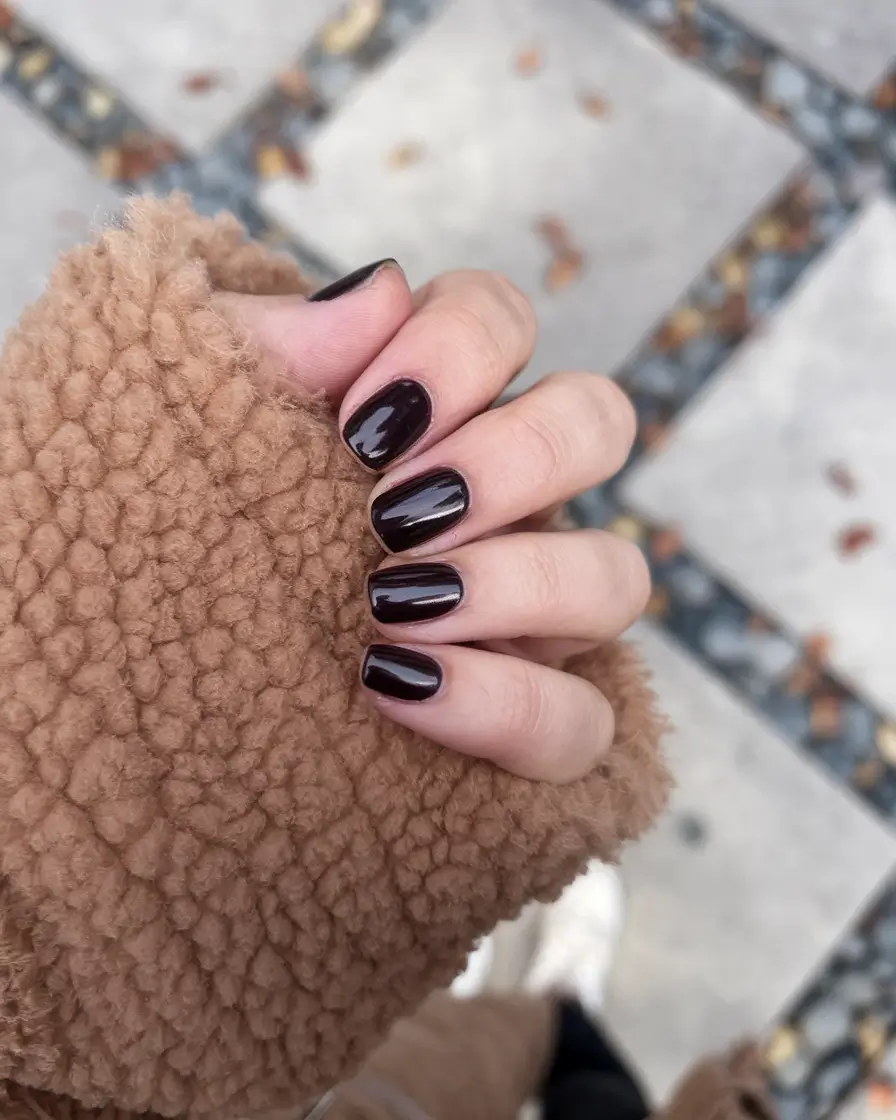 Fall Color Nails: Trendy Shades 2025 — Best Manicure Colors for Cozy Season