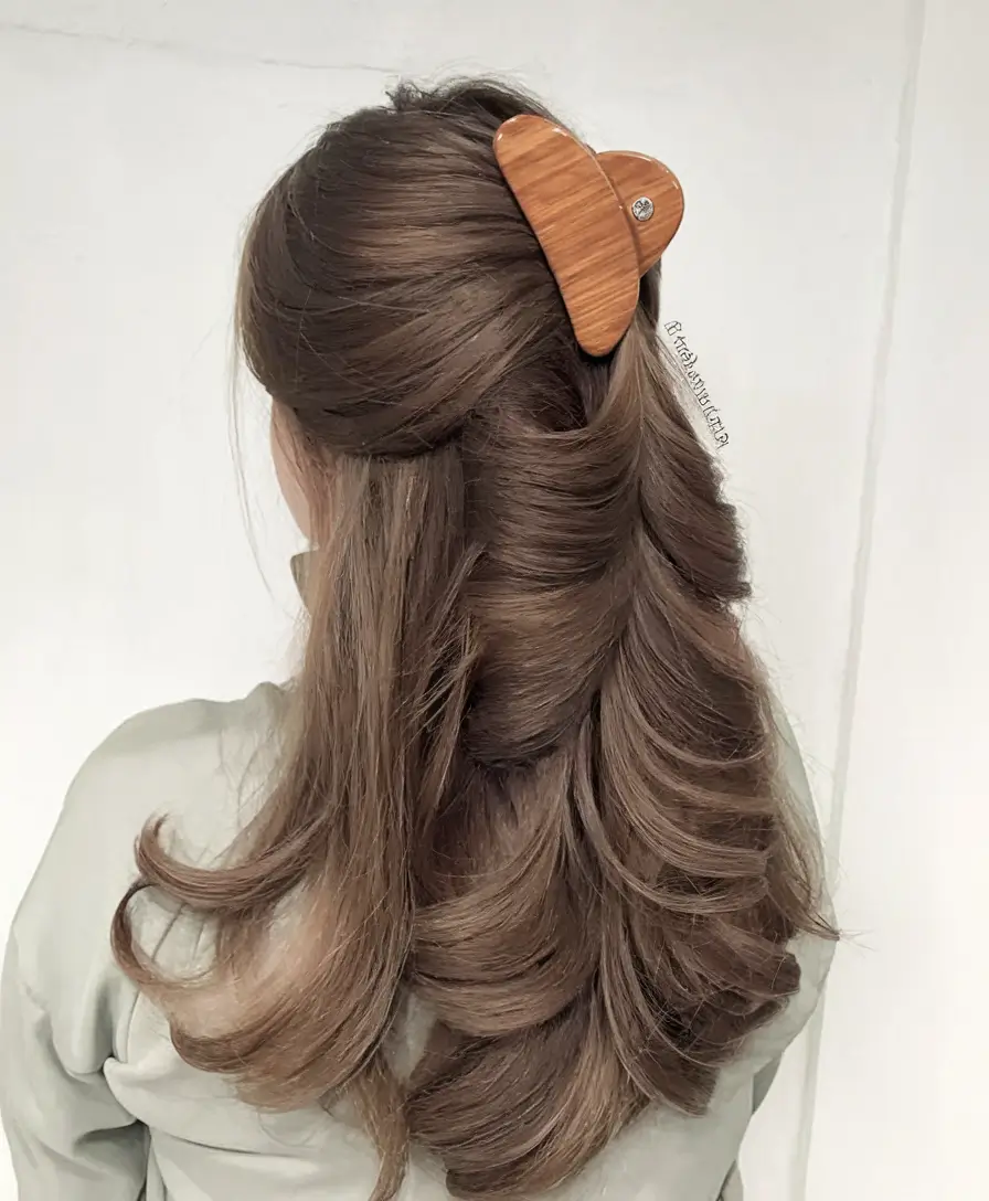 Fall Hairstyle for Medium Hair 2025: 27 Trendy Looks with Braids, Bows & Clips