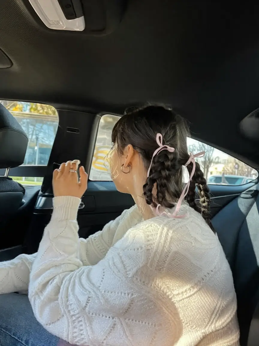 Fall Hairstyle for Medium Hair 2025: 27 Trendy Looks with Braids, Bows & Clips