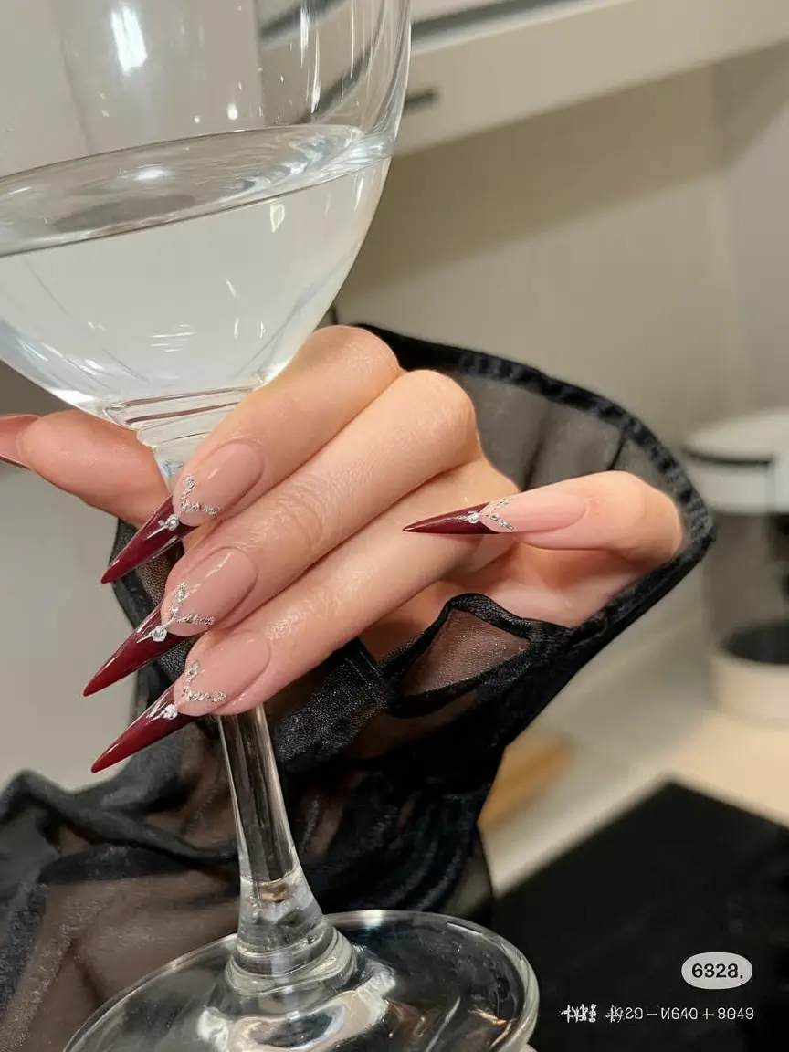 Fall Stiletto Nails 2025: Trendy Designs in Green, Orange, Matte & More
