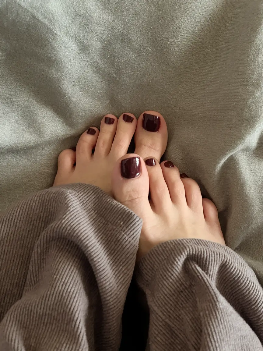 Fall Toe Nail Colors 2025: 28+ Trending Designs to Try This Autumn