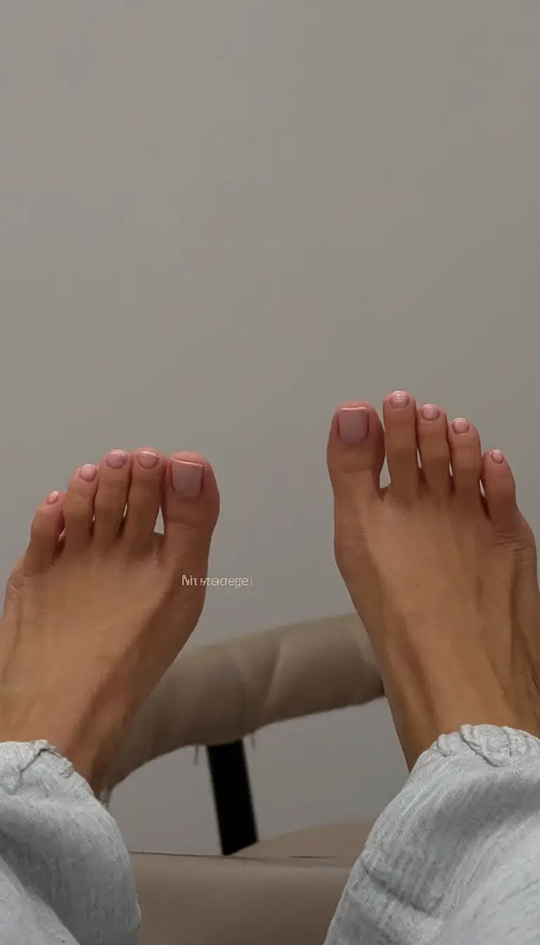 Fall Toe Nail Colors 2025: 28+ Trending Designs to Try This Autumn