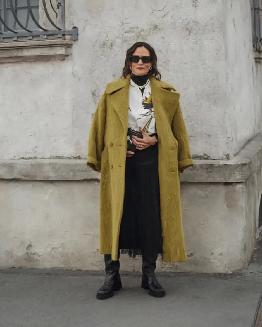 29 Trendy Fall Outfits for Women Over 40 to Try in 2025
