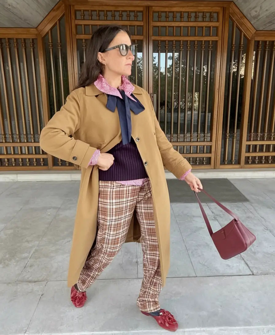 29 Trendy Fall Outfits for Women Over 40 to Try in 2025