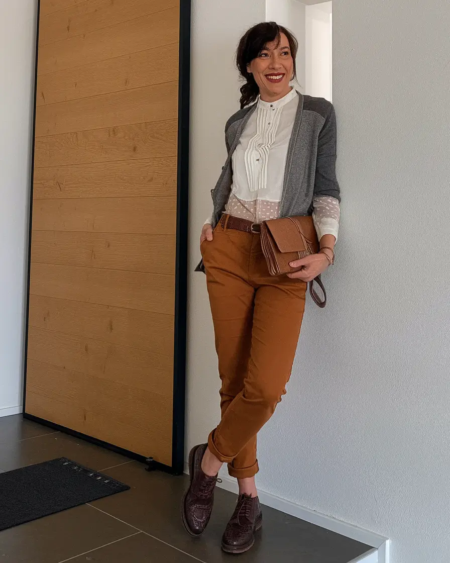 29 Trendy Fall Outfits for Women Over 40 to Try in 2025