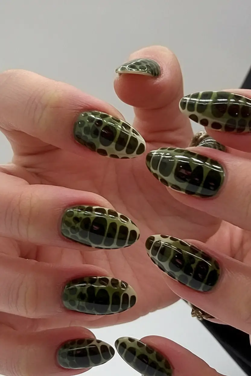Fall 2025 Nail Trends: 28 Fresh Designs for Almond, Short, Square & Coffin Nails