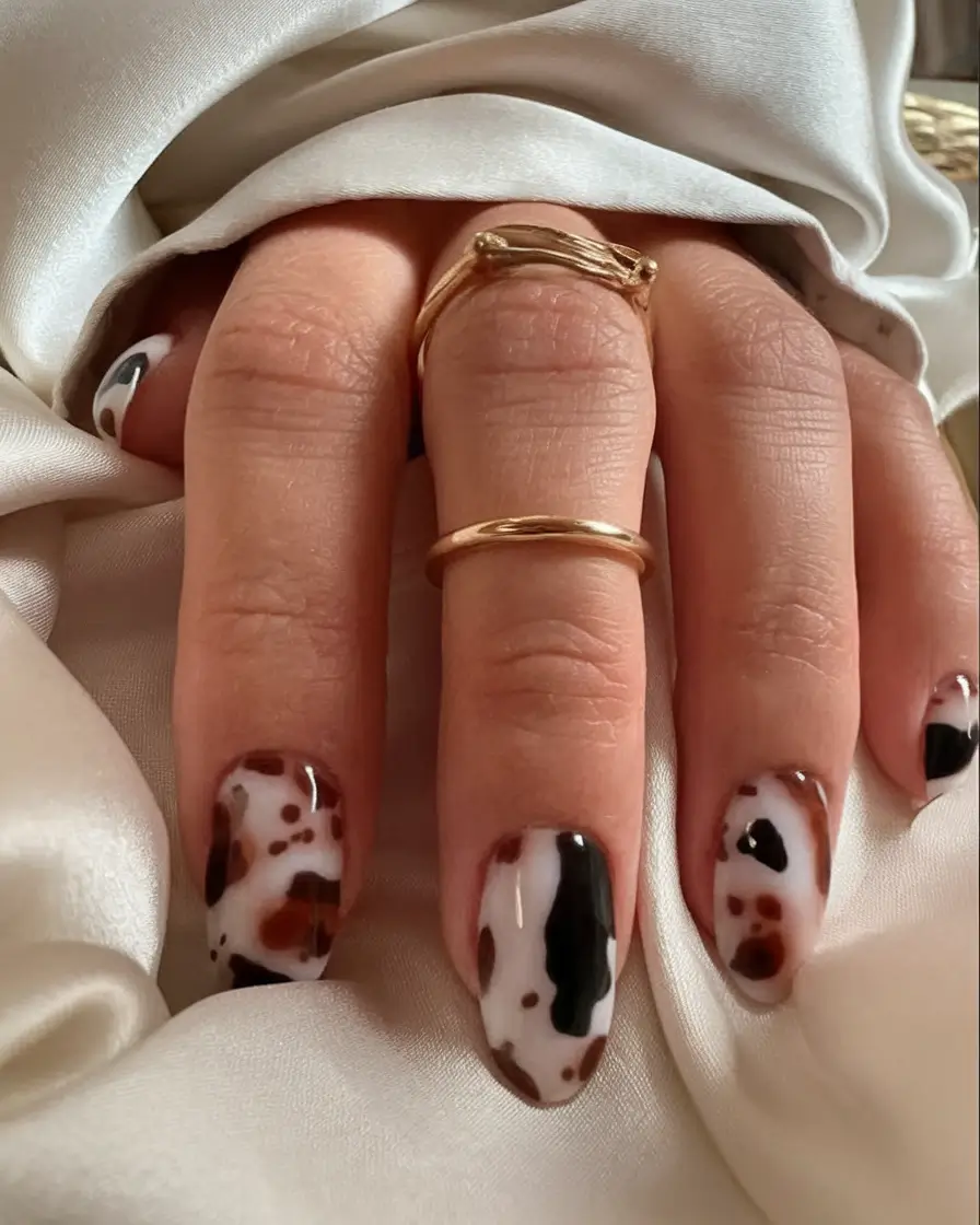 Fall Almond Nails 2025: 28+ Trendy Designs for Every Mood and Skin Tone