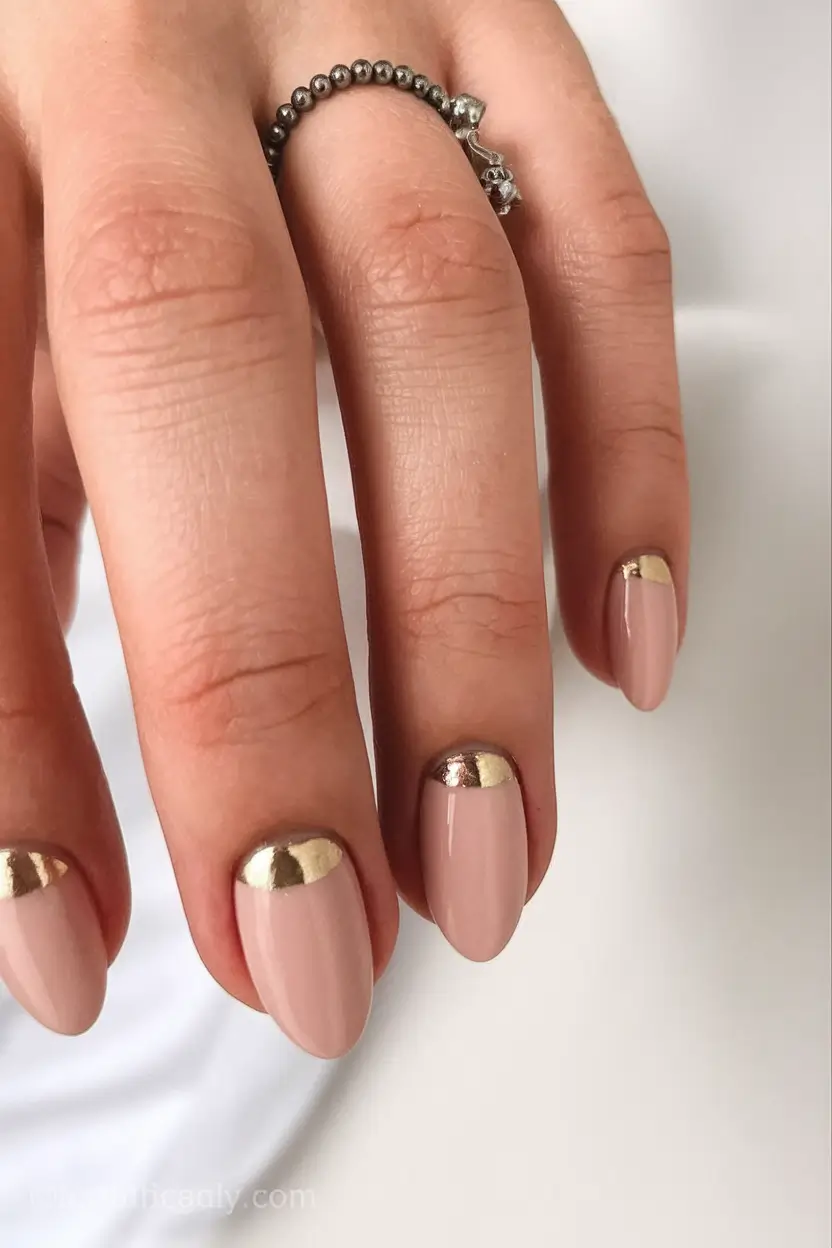 Fall Manicure Ideas 2025 – Almond, Chrome, French Tip & Short Nail Designs for Autumn