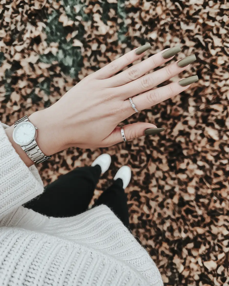 Fall Nail Colors for Fair Skin 2025: Trendy Shades and Elegant Ideas