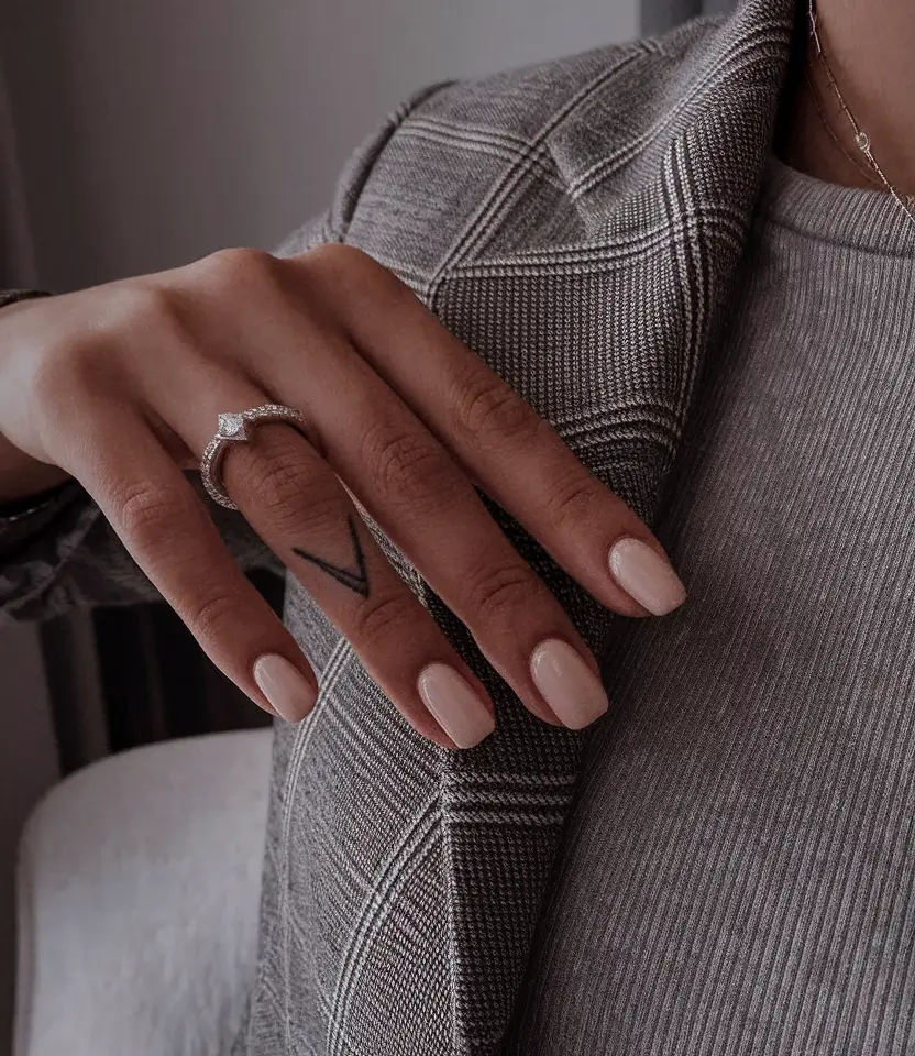 Fall Nail Colors for Medium Skin 2025: Chic Shades to Try This Season