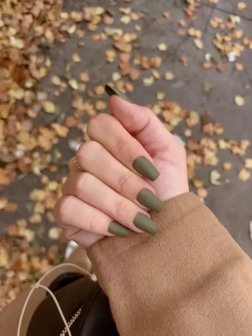 Fall Nail Colors for Medium Skin 2025: Chic Shades to Try This Season