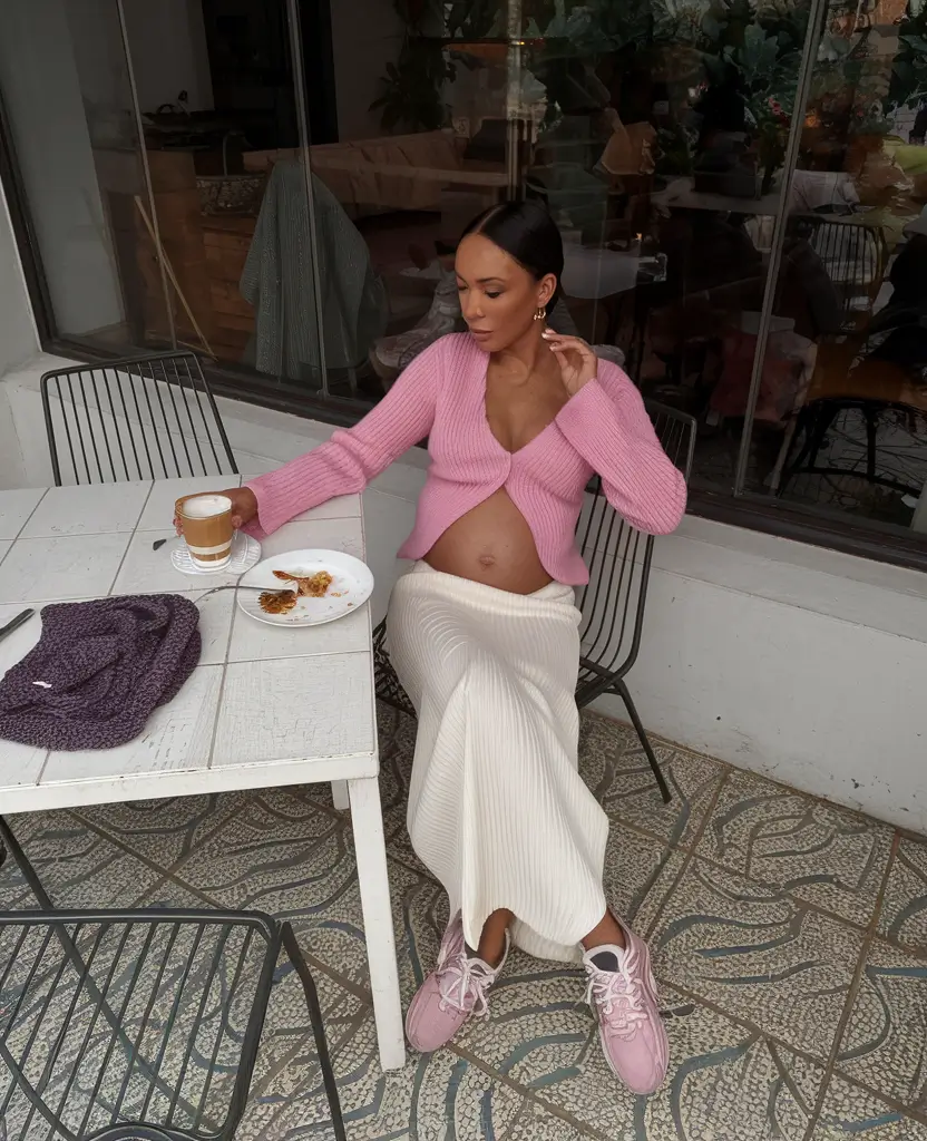 Fall Outfits for Pregnant Women 2025: Stylish, Comfortable & Trendy Looks