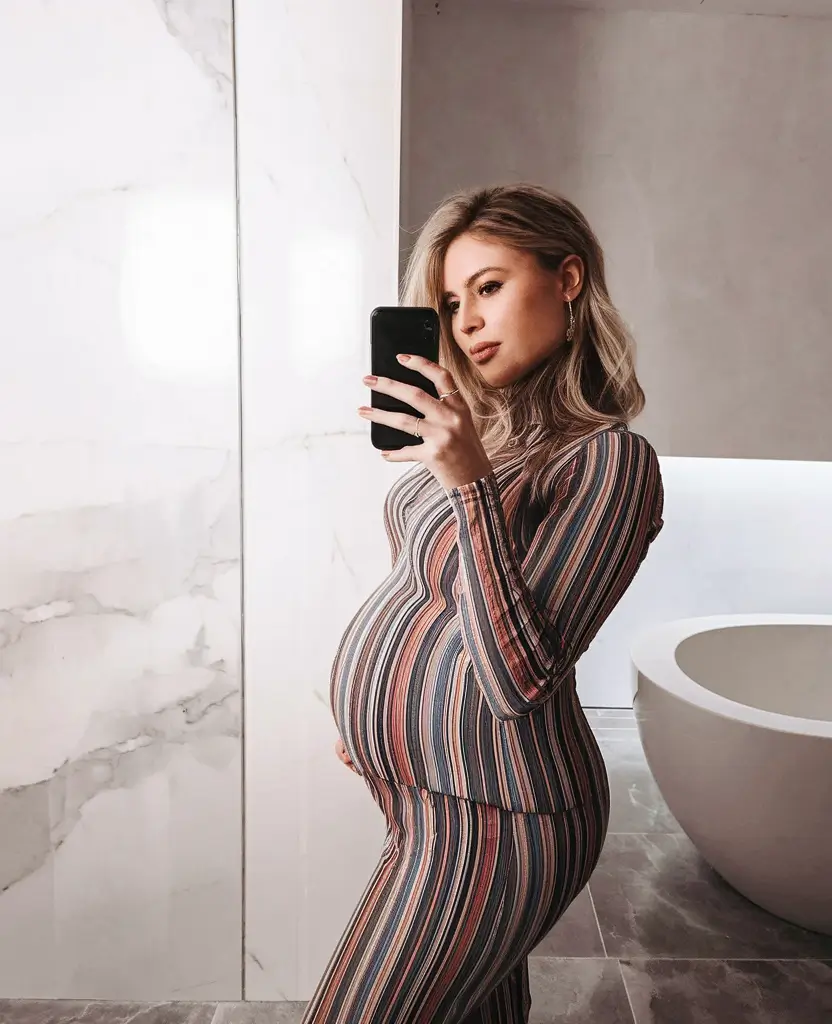 Fall Outfits for Pregnant Women 2025: Stylish, Comfortable & Trendy Looks
