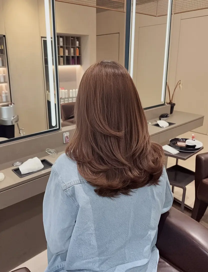 Medium-Length Haircut for Fall 2025: 26+ Fresh & Chic Mid-Length Looks to Try Now