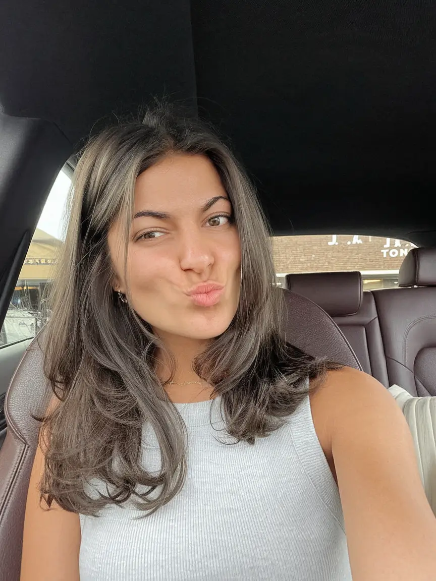 Medium-Length Haircut for Fall 2025: 26+ Fresh & Chic Mid-Length Looks to Try Now