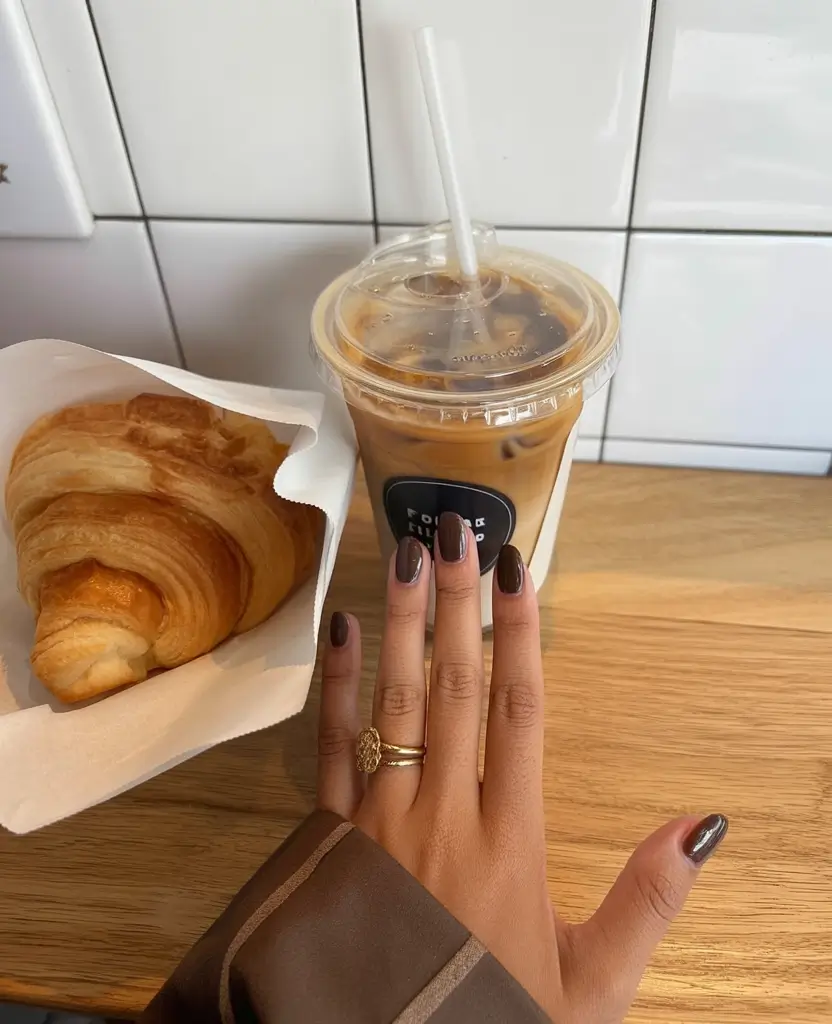 Brown Fall Nails 2025: Stylish Designs, Shapes & Ideas for Cozy Season