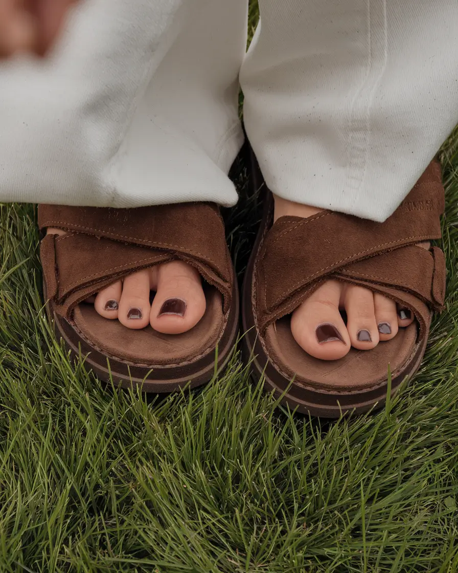 Fall Seasonal Toe Nails for October 2025: Trendy Colors and Fresh Pedicure Ideas
