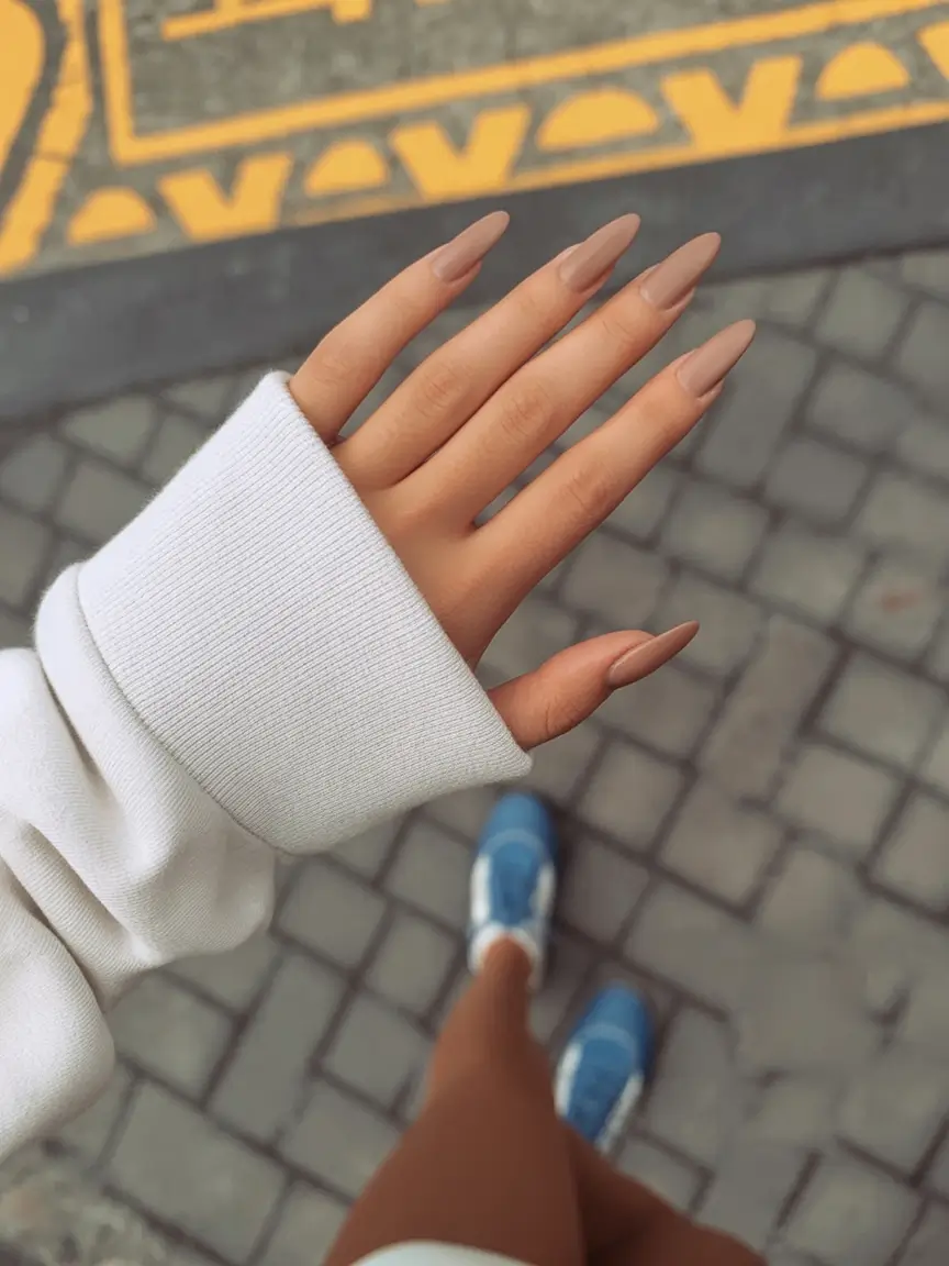 Long Fall Nails Trends 2025 – Acrylic, Almond & Coffin Ideas