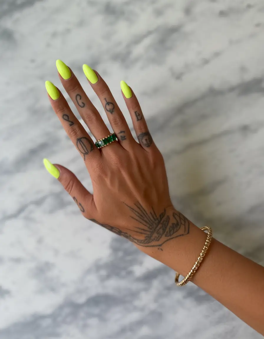 Long Fall Nails Trends 2025 – Acrylic, Almond & Coffin Ideas