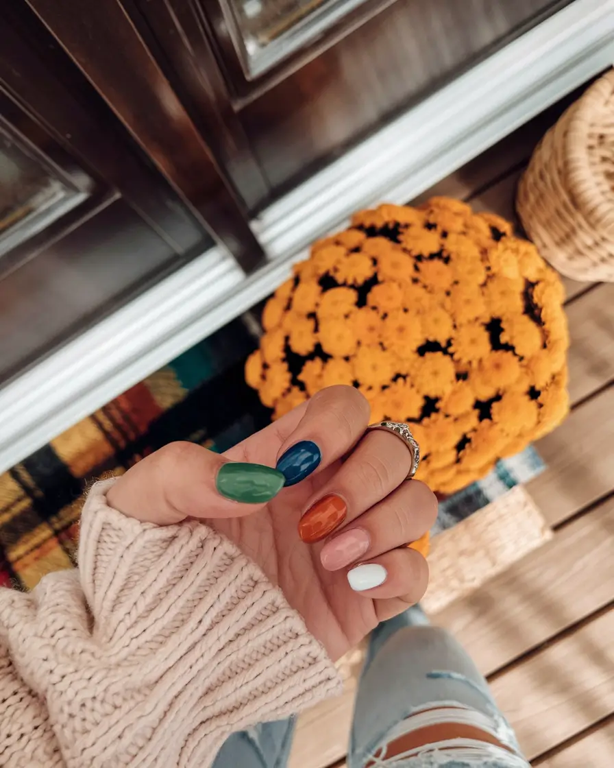 October 2025 Nail Colors Ideas: Best Shades and Manicure Trends for Fall