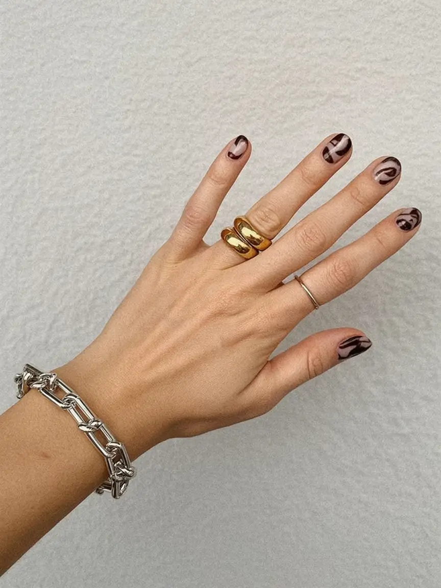 Round Fall Nails 2025: Best Designs and Colors for the Season