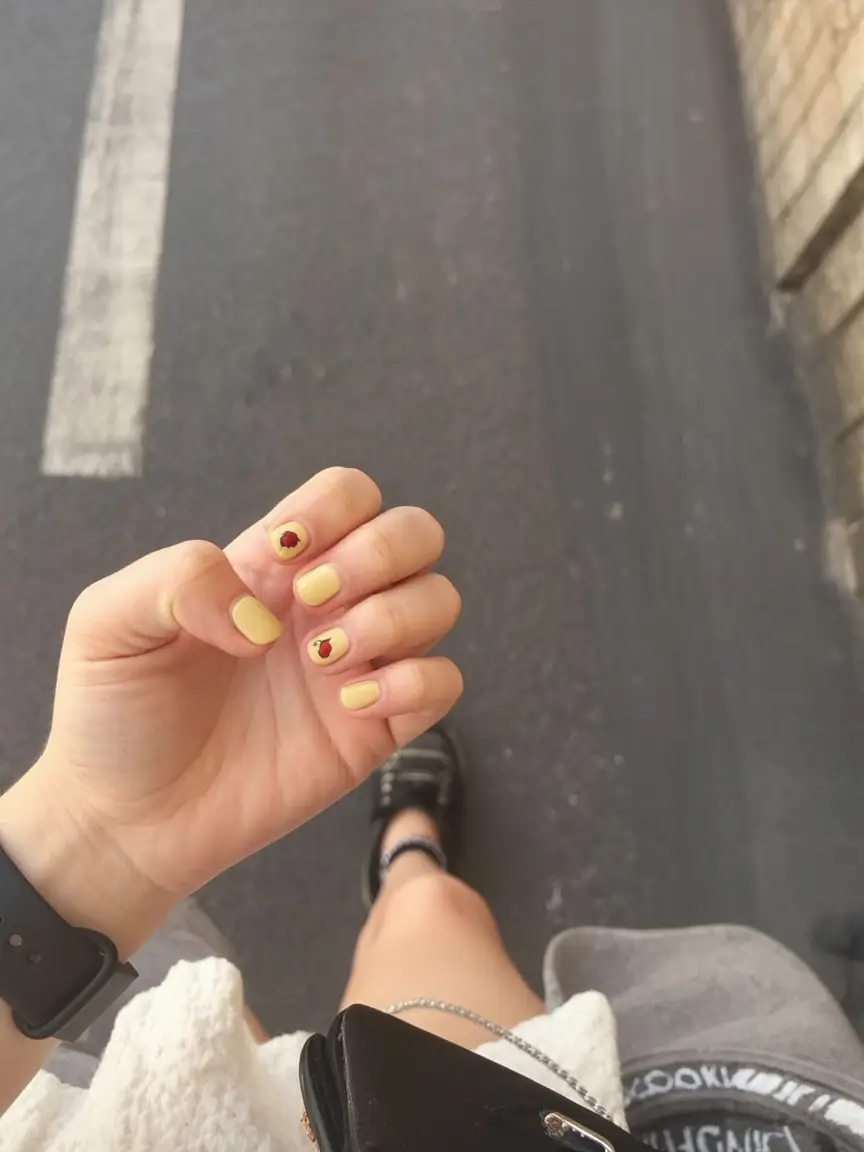 Round Fall Nails 2025: Best Designs and Colors for the Season