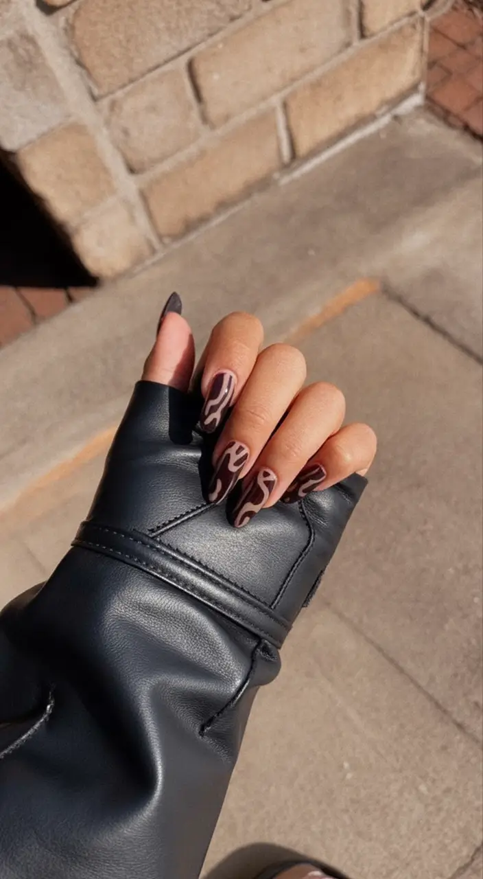 November Nails Ideas 2025: Trendy Colors, Shapes & Designs for Fall