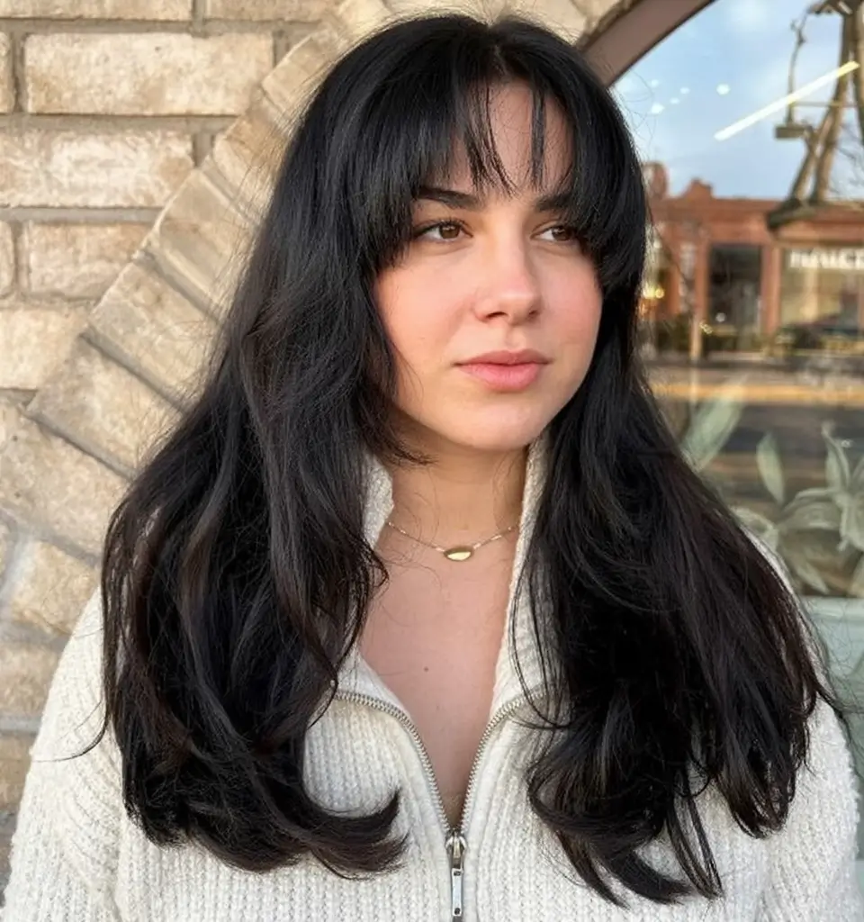 Winter Haircuts for Round Faces 2025–2026 Style Guide: Trendy Medium & Long Looks to Try This Season