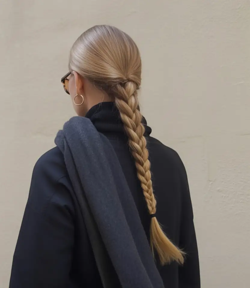 Winter Hairstyles 2025–2026 Trends & Ideas: Cozy, Chic & Effortlessly Beautiful Looks to Try Now