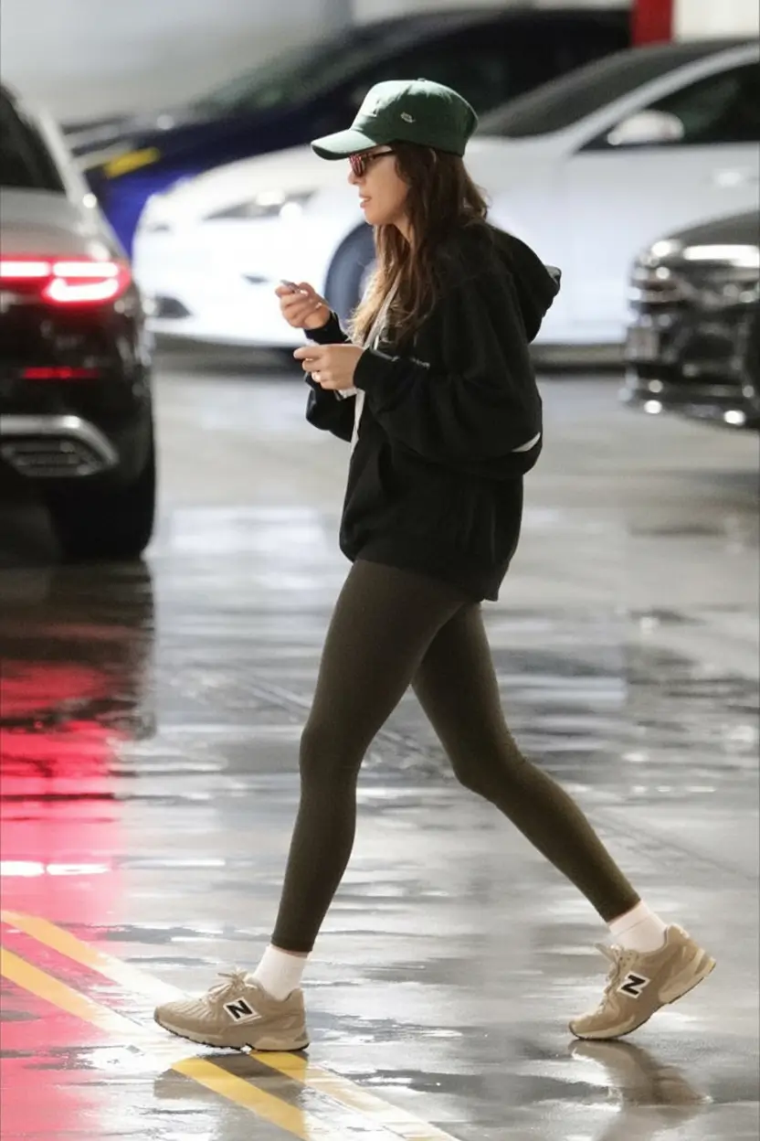 Comfortable Legging Outfits 2026: Casual, Chic, and Seasonal Looks for Every Mood