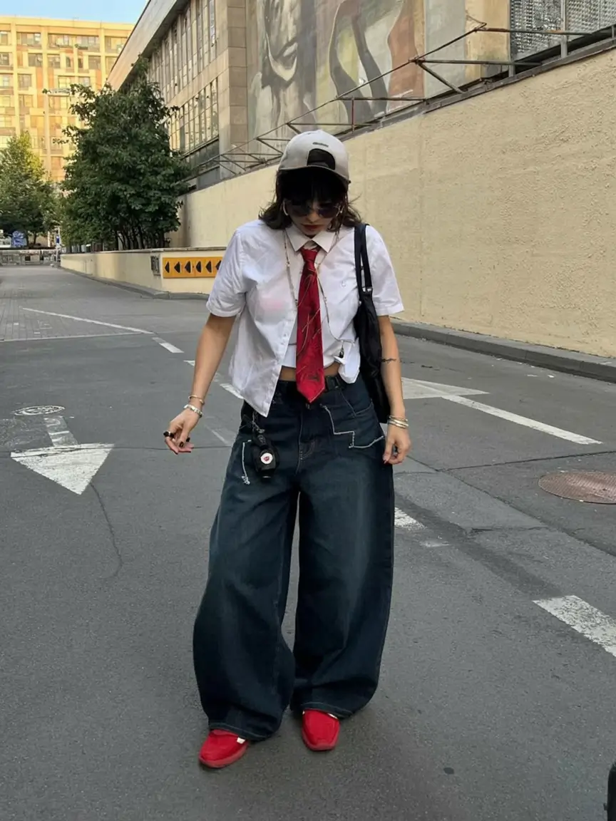 Y2K Outfits for Women 2026: Street Styles and Aesthetic Looks That Define the New Era