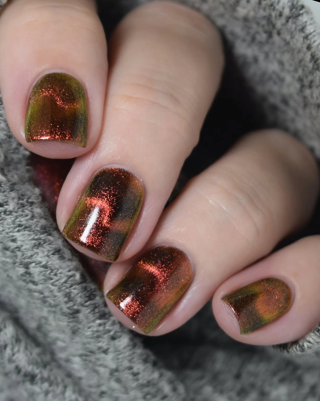 Short nails with reflective green, brown, and bronze color-shifting finishes